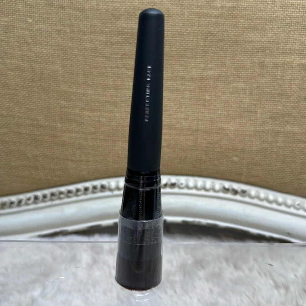 bareMinerals | Luxe Performance Brush, NWT